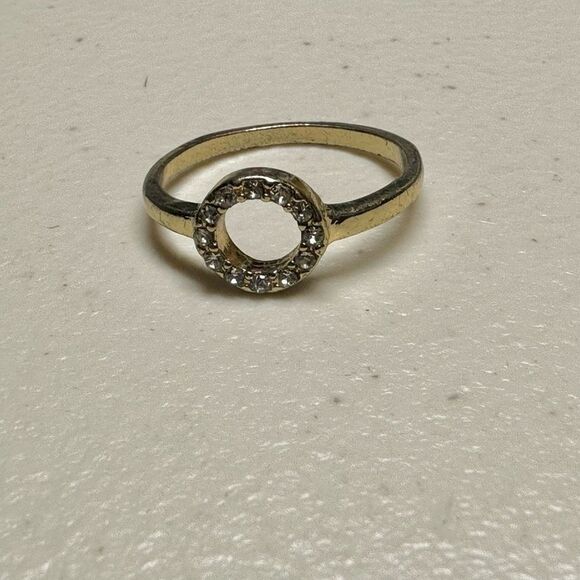 Gold tone circle rhinestone ring - Picture 2 of 7